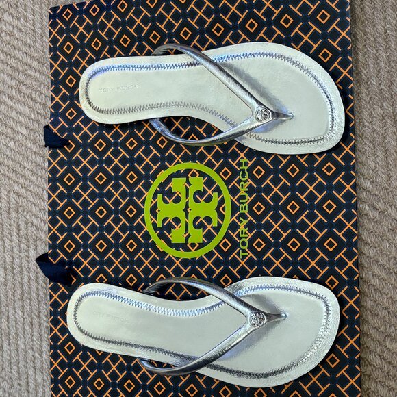 Tory Burch Chelsea Leather Flip Flop - Picture 2 of 15